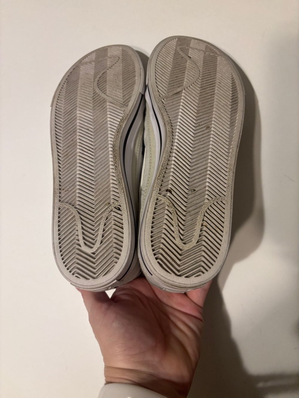 Nike Low-Top Canvas Sneakers in Light Gray with White Swoosh - Picture 6 of 6